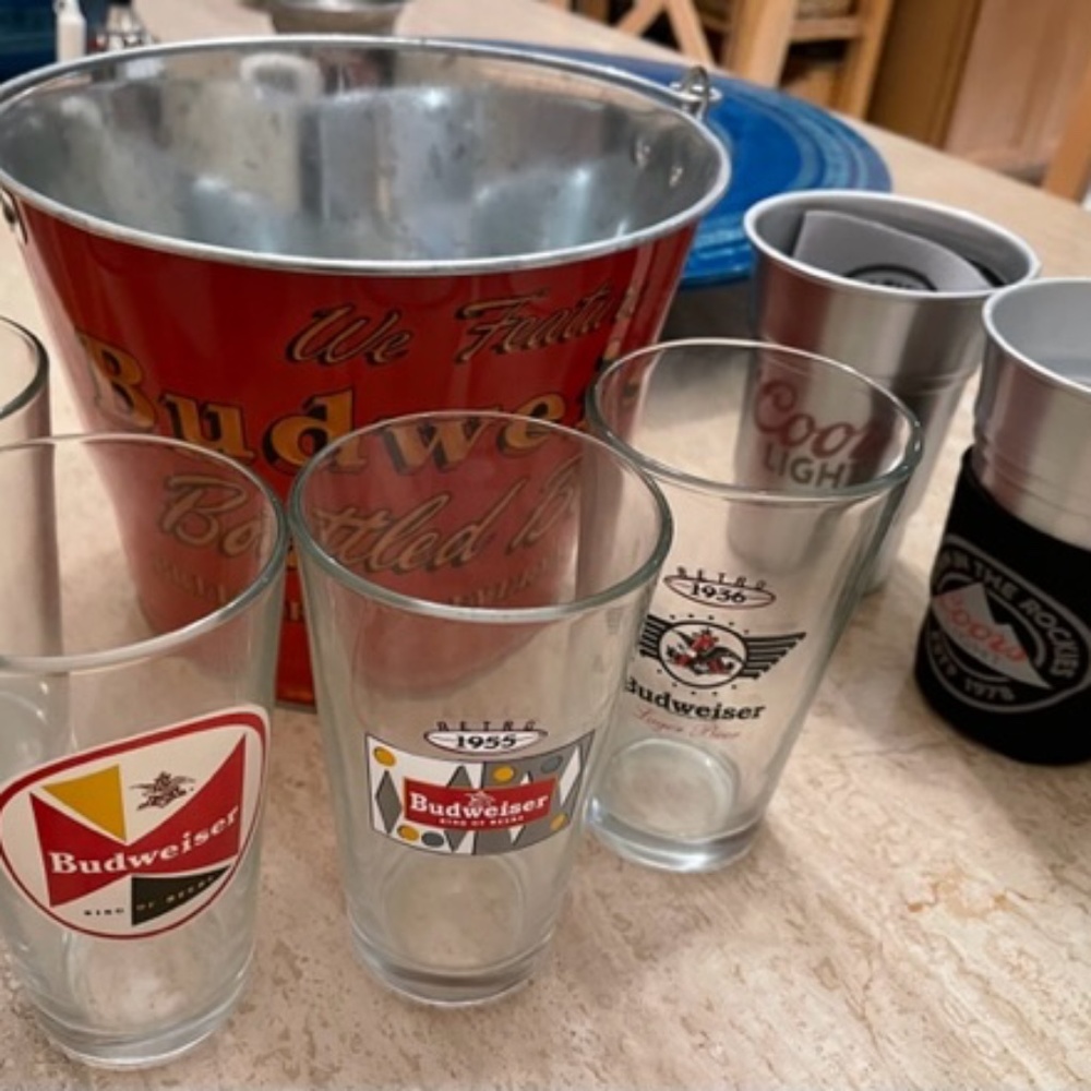 Budweiser Set of 4 glasses, 2 aluminum cups and ice bucket